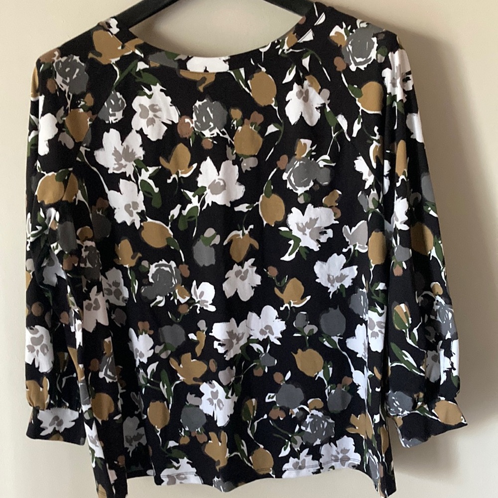 Isaac Mizrahi Floral printed top with boat-neck & sleeve cuff/ 1X/ new